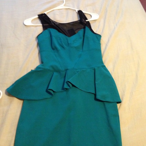 NWT Bebe green peplum dress