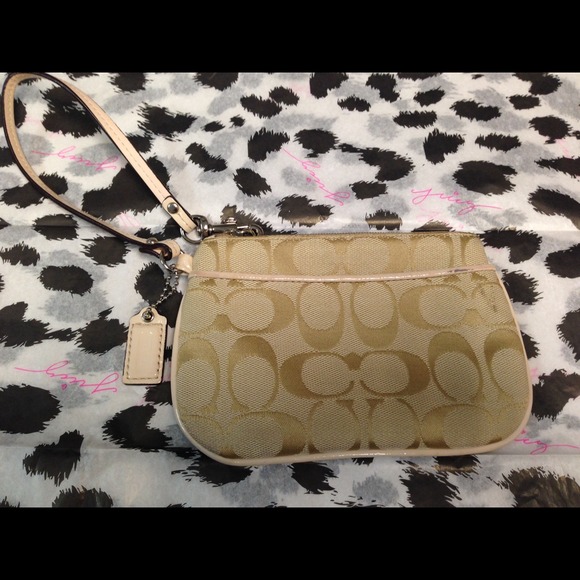 Coach Clutches & Wallets - 😻 Coach Khaki Signature Wristlet