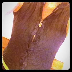 CLOSET CLOSING SALE🎉 DKNY Black Vest