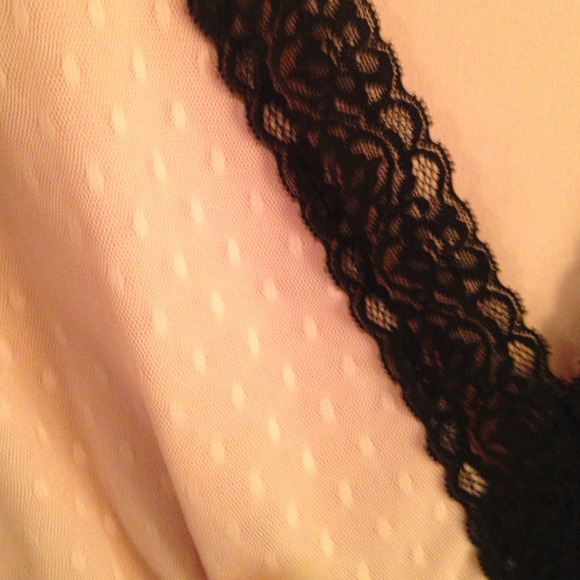 Sleeveless camisole-like shirt - Picture 3 of 3