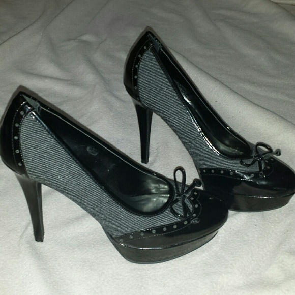 Nine West Black and Grey bow heels