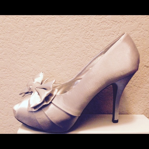 Gray Satin Peep toe Platform Pump
