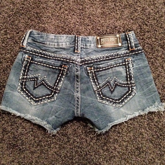 Miss Me short. Size 27