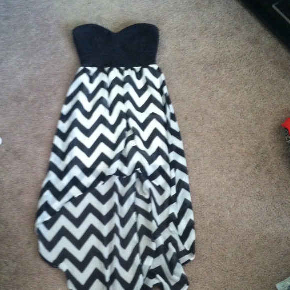 Black & white flow dress.