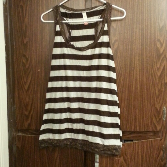 Xl racerback tank - Picture 1 of 2