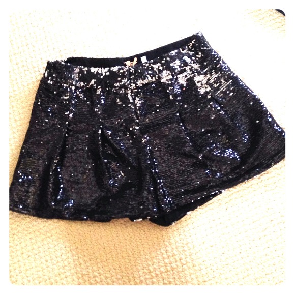 6126 Pants - Sparkly spangled black shorts.