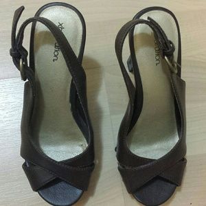 Xhilaration brown slingback heels size 5