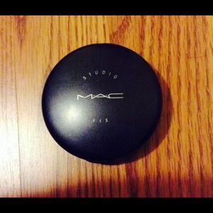Mac Studio Fix Powder never been used