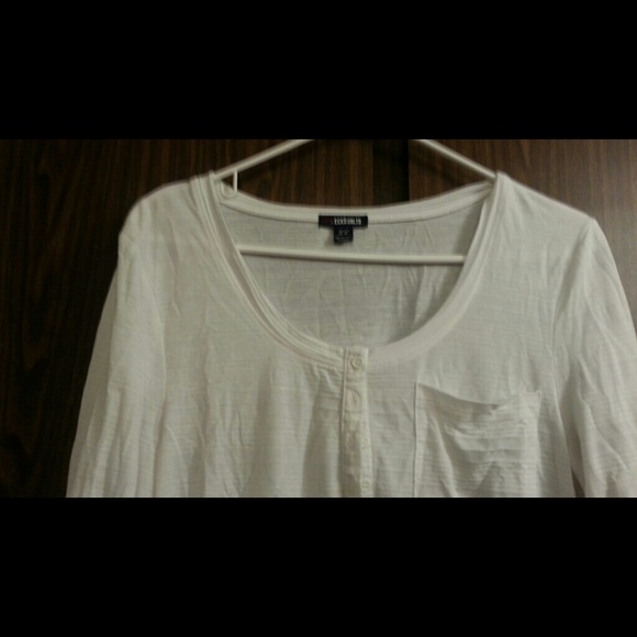 Cute white top - Picture 4 of 4