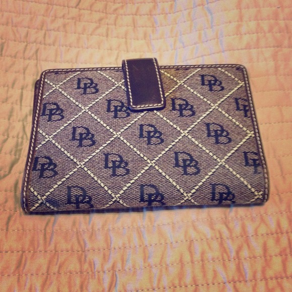 BUNDLED🌼Authentic Dooney & Bourke wallet. 🌼
