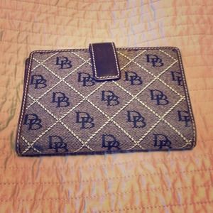 BUNDLED🌼Authentic Dooney & Bourke wallet. 🌼