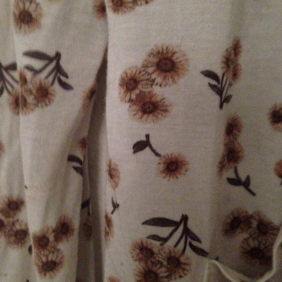 24 pp 💕 Brandy Melville Sunflower Hoodie - Picture 2 of 2