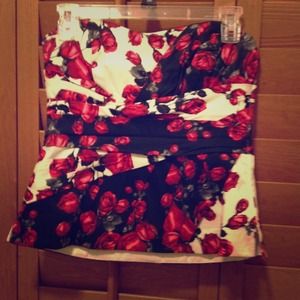 WHBM Strapless Top 🌹