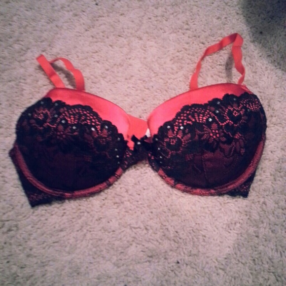 *SOLD* Sexy silky red push-up bra NWOT