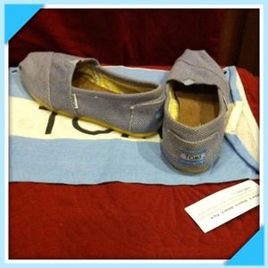 🚨FINAL REDUCTION 🚨💯AUTHENTIC TOMS CANVAS SHOES