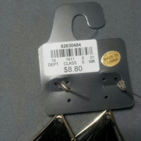 Earrings - Picture 3 of 3