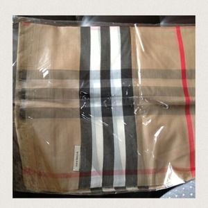 Scarf Burberry.