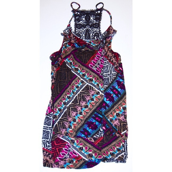 Loosely fitted tank with singed waist