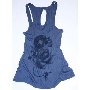 Loosely fitted tank.