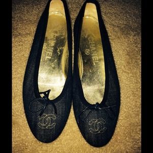 100% authentic Chanel jean Flats Size 36!!