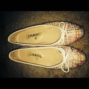 100% authentic Chanel Flats Size 35!!