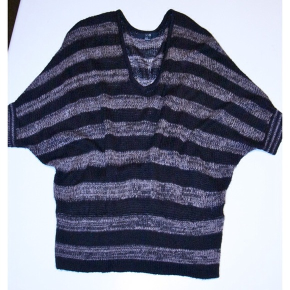 Striped loosely fitted top.