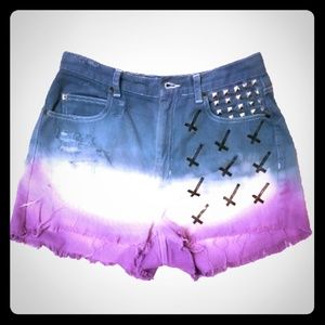 Highwaisted studded shorts