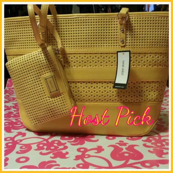 Nine West Handbags - 🎉SALE🎉HP🎉Nine West Purse &Small WristletNWT