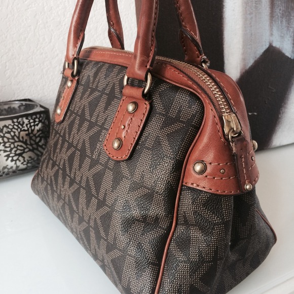 💯Auth Michael Kors Signature Handbag.