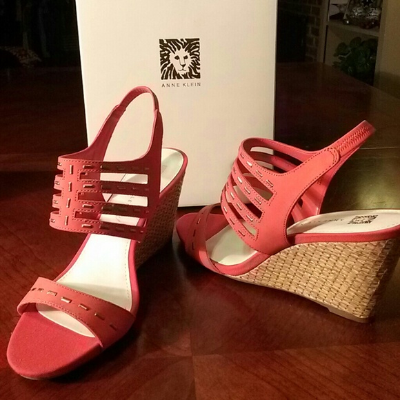 Anne Klein Shoes - ⬇Reduced⬇ Anne Klein Coral Wedges
