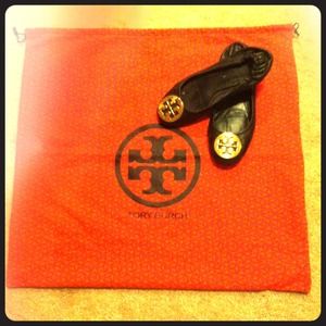 Tory Burch Black Reva Flat. Size 6