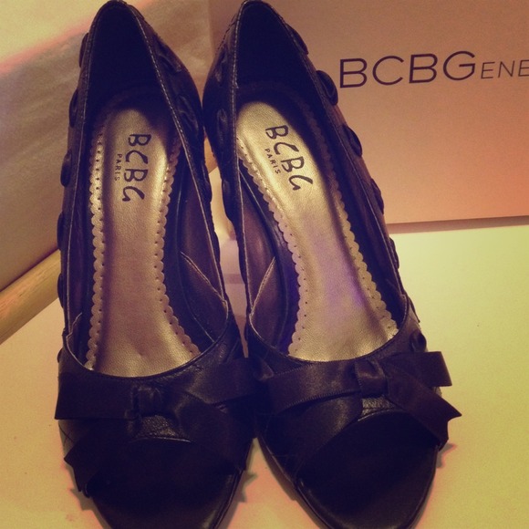 BCBG black pump - Picture 1 of 4