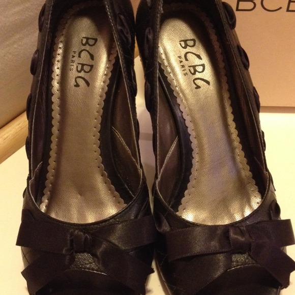 BCBG black pump - Picture 2 of 4