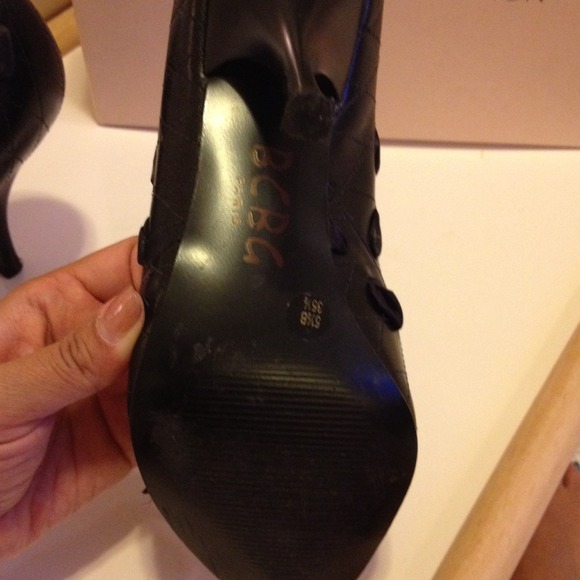 BCBG black pump - Picture 3 of 4