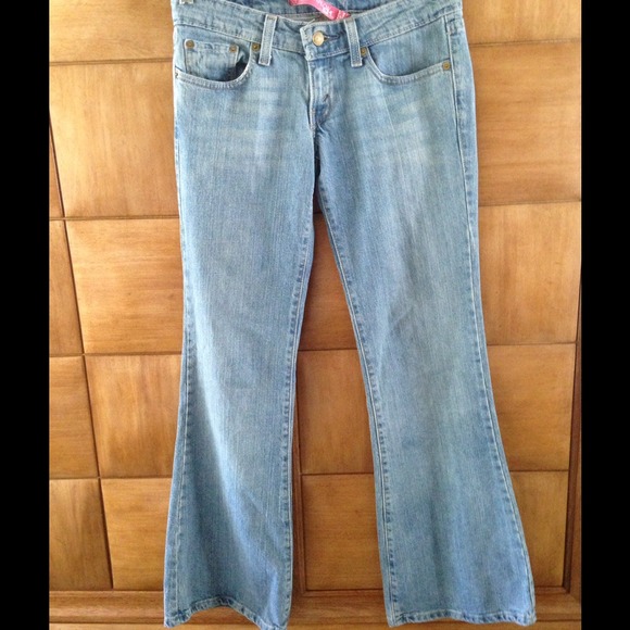 Levi's pants😍