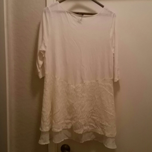 Ivory hi lo top with lace - Picture 2 of 4