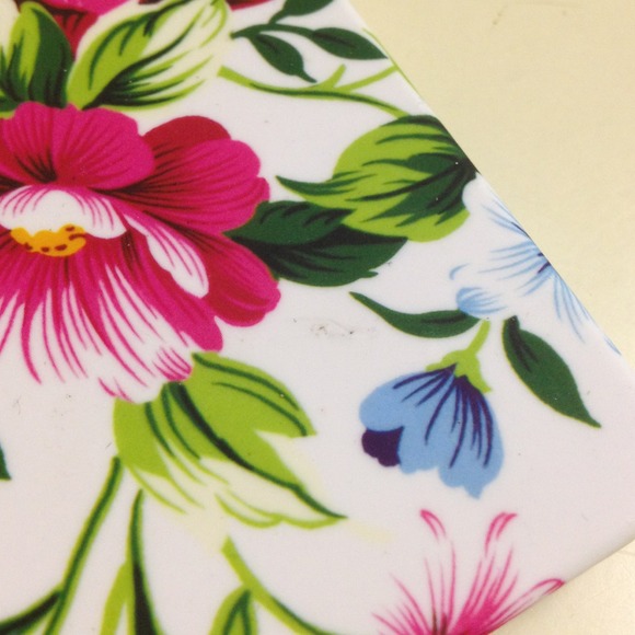 White Floral iPhone 4 4S Rubber Hard Case - Picture 2 of 3