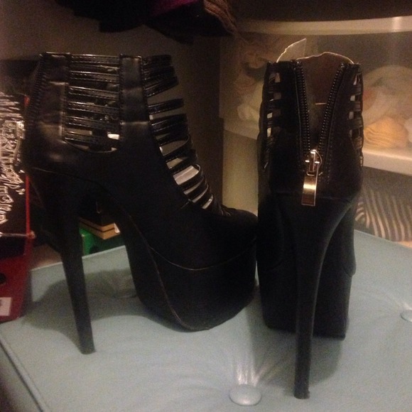 Shoes🍾🥳 - Picture 2 of 4