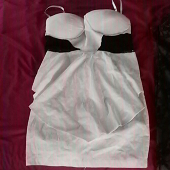 Cute white dress - Picture 1 of 2