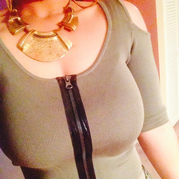 BRAND New BeBe Outfit ! - Picture 3 of 3