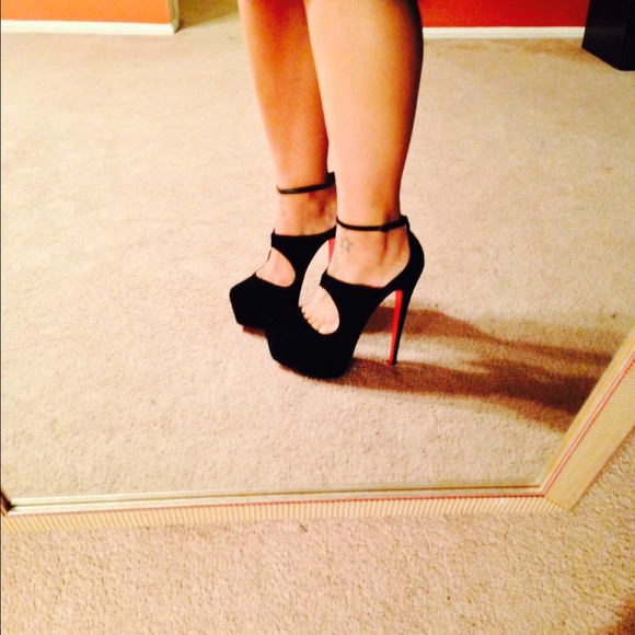 Christian Louboutins 39.5 - Picture 3 of 3