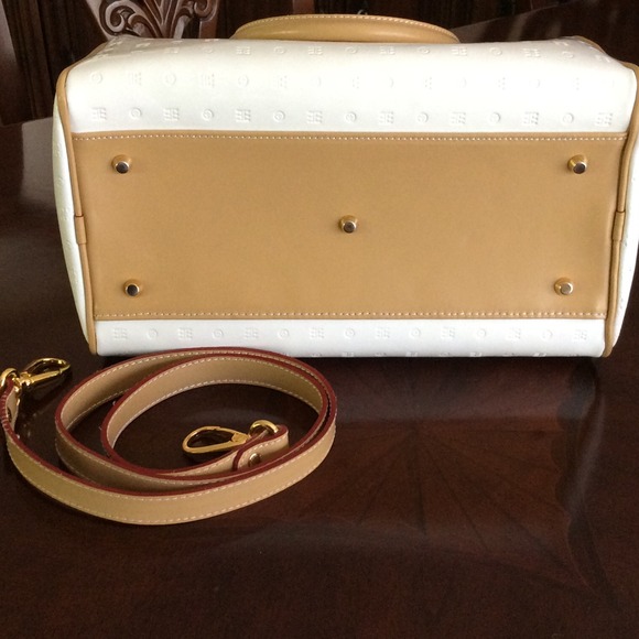 Arcadia Patent Leather cross body satchel - Picture 3 of 4