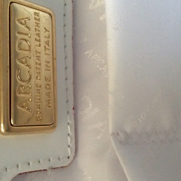 Arcadia Patent Leather cross body satchel - Picture 4 of 4