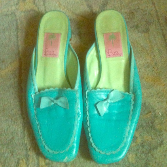 Lilly Pulitzer learher skimmers