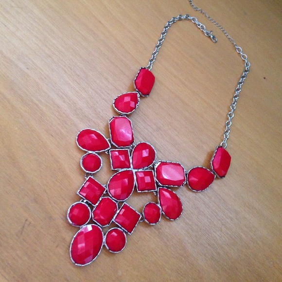 🌟SOLD in a bundle🌟Red statement necklace