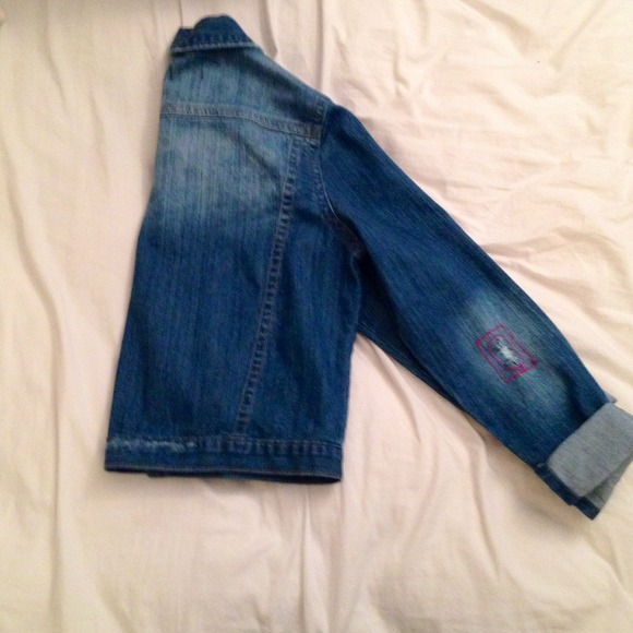 Jean jacket. WORN ONCE. Comfy & light jean fabric - Picture 2 of 4