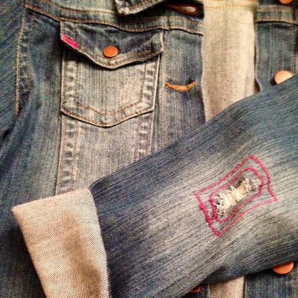 Jean jacket. WORN ONCE. Comfy & light jean fabric - Picture 4 of 4