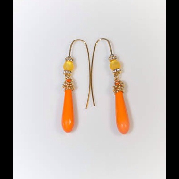 Orange teardrop earring with pearls and christals