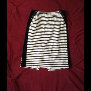 !!!Reduced!!! WH/BM black/white knit skirt