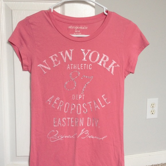 Aeropostale shirt sleeve fitted T-shirt.